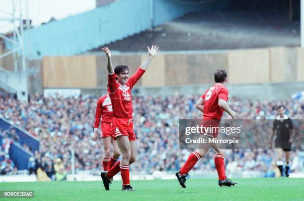 Tottenham 3-2 Middlesbrough, league match at White Hart Lane, Saturday 24th September 1988. Bernie Slaven.