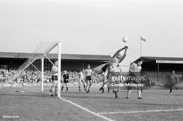 Newport 0-2 Reading, Division Three league match at Rodney Parade, Saturday 12th October 1985.Reading equal league record during the season for the...