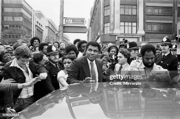 Mutlib Ali Muhammad Ali Crowd Photos and Premium High Res Pictures - Getty Images