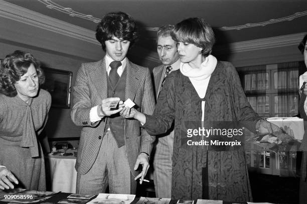 Actress Joanna Lumley judging a Purdey haircut lookalike contest with hairdresser John Frieda. March 1977.