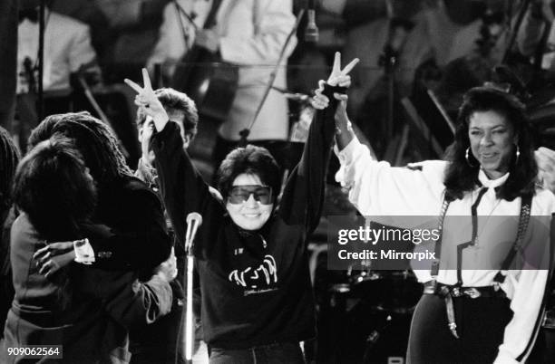 John Lennon Memorial Concert held at Pier Head, Liverpool. Yoko Ono and Natalie Cole on stage, 5th May 1990.