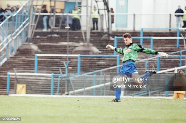 Cardiff 3-1 Lincoln, League Division 3 match at Cardiff City Stadium, Monday 12th April 1993. Gavin Ward, Cardiff Goalkeeper in action.