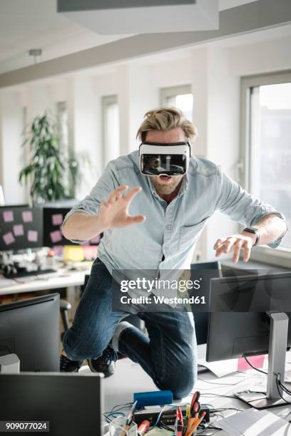 businessman wearing vr glasses in office pretending to be a lion - augmented reality animal stock-fotos und bilder