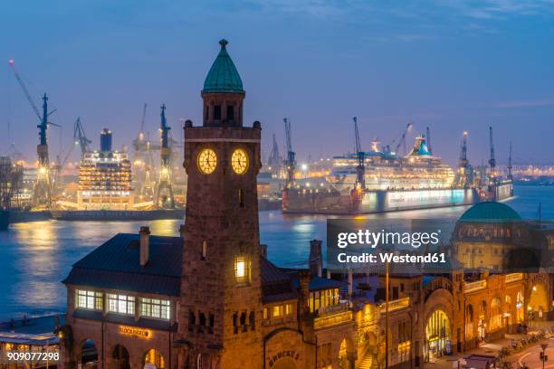germany, hamburg, st. pauli landing stages, gauge tower, cruise ships at harbour, blue hour - hamburger hafen stock-fotos und bilder