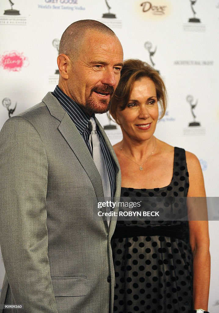 Actor Bryan Cranston (L) and his wife Ro