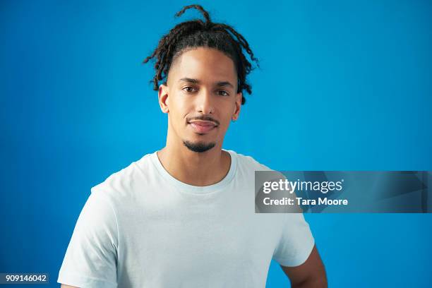 portrait of young urban man - ziegenbart stock-fotos und bilder