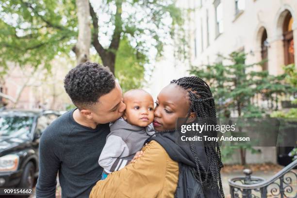 young family in their city neighborhood street - young family outdoors stockfoto's en -beelden