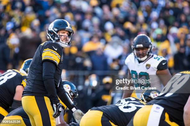 Ben Roethlisberger of the Pittsburgh Steelers looks to his right from under center during the second half of the AFC Divisional Playoff game against...