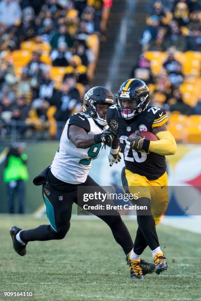 Le'Veon Bell of the Pittsburgh Steelers runs with the ball during the second half of the AFC Divisional Playoff game against the Jacksonville Jaguars...
