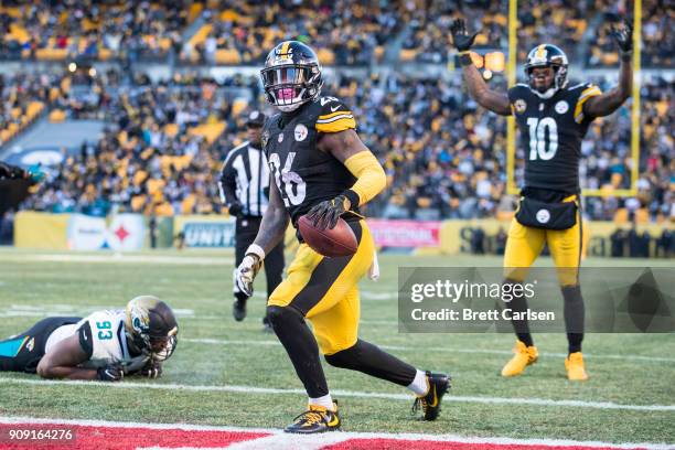 Le'Veon Bell of the Pittsburgh Steelers and Martavis Bryant celebrate a touchdown scored during the second half of the AFC Divisional Playoff game...