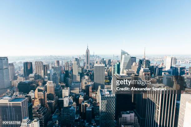 helicopter aerial view of new york city skyline, ny, united states - centro de nueva york fotografías e imágenes de stock