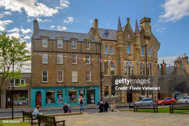 kirkwall, town hall, orkney archipelago, scotland - kirkwall street stock pictures, royalty-free photos & images