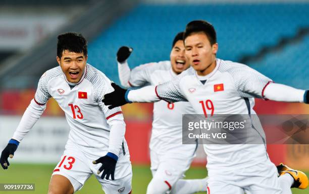 Nguyen Quang Hai of Vietnam celebrates with team mates after scoring a goal during the AFC U-23 Championship semi-final match between Qatar and...