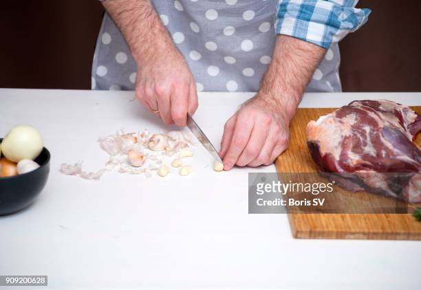 cooking leg of lamb - step 1 - leg of lamb 個照片及圖片檔