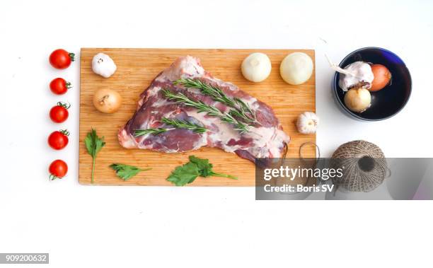 raw leg of lamb with rosemary on cutting board - leg of lamb 個照片及圖片檔