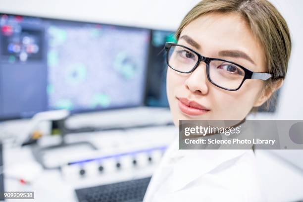56 Scientist Computer Over Shoulder Stock Photos, High-Res Pictures ...