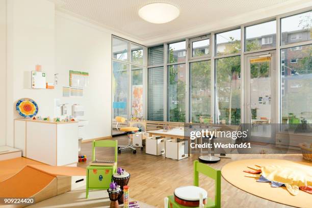 empty play and learning room in kindergarten - preschool building fotografías e imágenes de stock