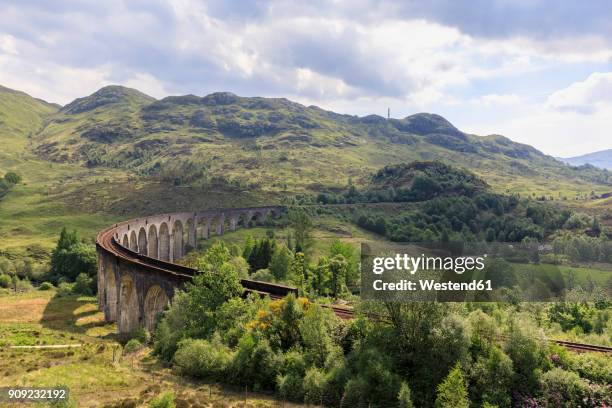 great britain, scotland, scottish highlands, glenfinnan, glenfinnan viaduct - glenfinnan viaduct scotland stock pictures, royalty-free photos & images