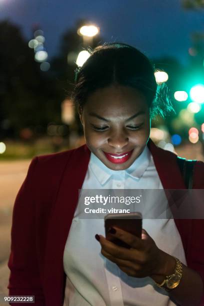 social connecting at night - double decker bus at night stock pictures, royalty-free photos & images