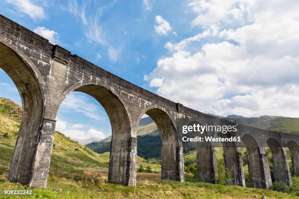 great britain, scotland, scottish highlands, glenfinnan, glenfinnan viaduct - viaduct 個照片及圖片檔