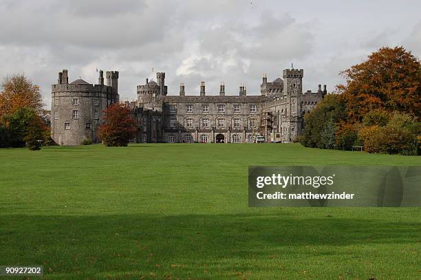 kilkenny castle, ireland - kilkenny ireland stock pictures, royalty-free photos & images