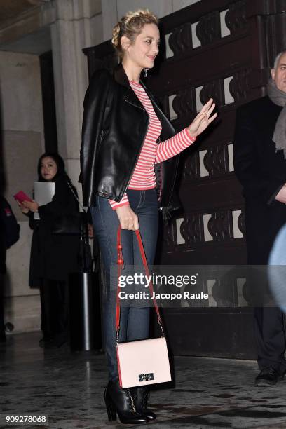 Marion Cotillard is seen arriving at Armani Prive Fashion show during Paris Fashion Week : Haute Couture Spring/Summer 2018 on January 23, 2018 in...