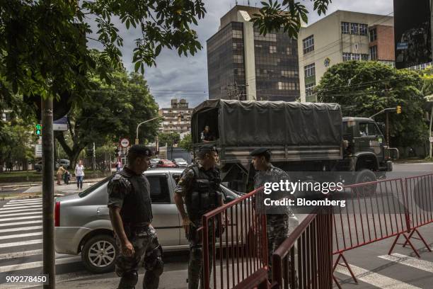 Members of the Special Operations Batallion set up security gates around the 4th Federal Court building ahead of former President Luiz Inacio Lula da...