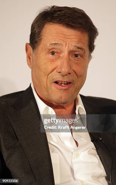 Singer Udo Juergens poses during the presentation of his new 'Best Of' Album on September 18, 2009 in Hamburg, Germany.