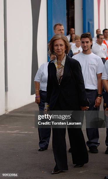 Queen Sofia of Spain visits the New Red Cross Center in Gran Canaria on September 17, 2009 in Las Palmas de Gran Canaria, Spain.