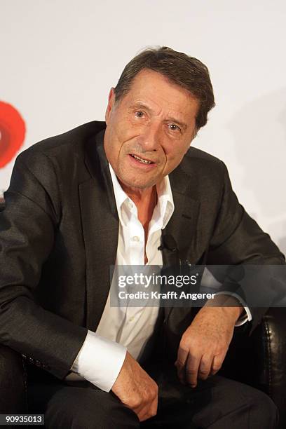 Singer Udo Juergens poses during the presentation of his new 'Best Of' Album on September 18, 2009 in Hamburg, Germany.