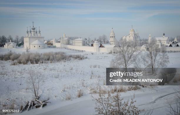 Photograph taken on January 23, 2018 shows the snow covered landscape around the Pokrovsky Monastery in Suzdal. / AFP PHOTO / Mladen ANTONOV