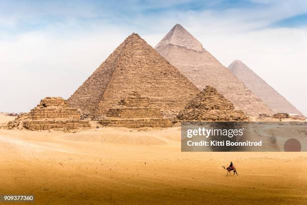 view of pyramid complex of giza, in cairo egypt - クフ王　ピラミッド ストックフォトと画像