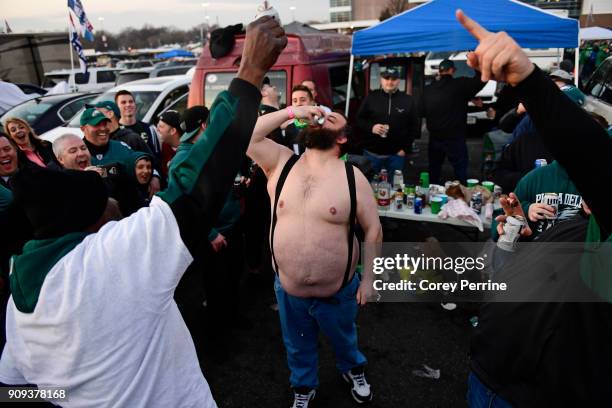 Jeff 'Buckets' Fisher of Saratoga, New York competes in a beer drinking losing to Danny Johnson of Philadelphia, Pennsylvania while tailgating at...