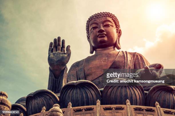 big buddha ngong ping lantau island - ngong stockfoto's en -beelden