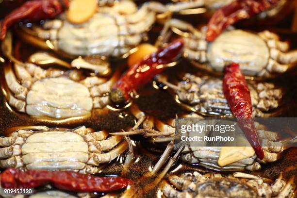 soy sauce marinated crabs - chilli crab - fotografias e filmes do acervo