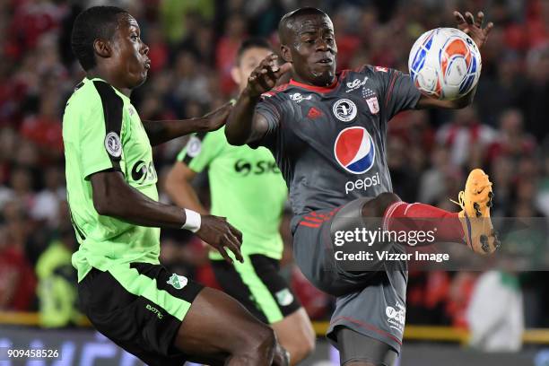 Carmelo Valencia of America de Cali fights for the ball with Ezequiel Palomeque of Deportivo Cali during the match between America de Cali and...