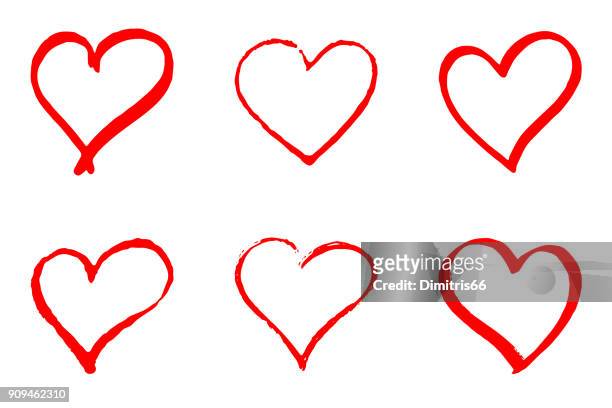 ilustraciones, imágenes clip art, dibujos animados e iconos de stock de conjunto de corazones de rojo vector dibujado a mano sobre fondo blanco - símbolo en forma de corazón