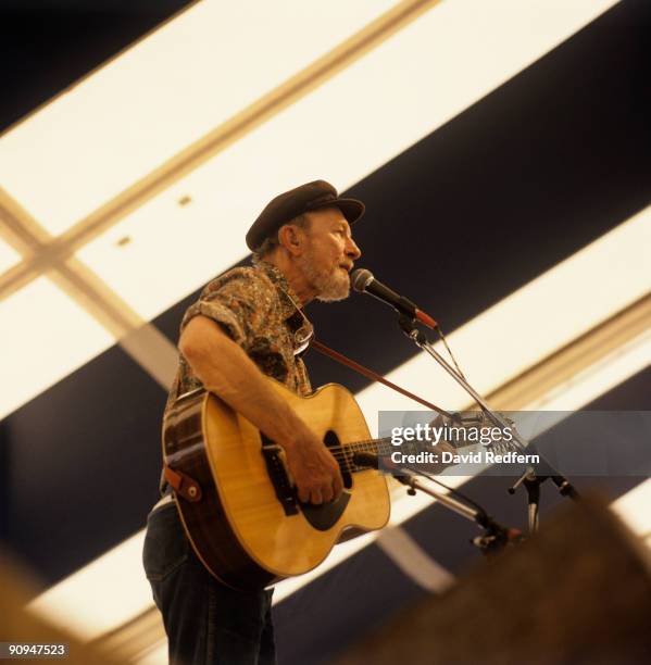 Pete Seeger performs on stage at the New Orleans Jazz and Heritage Festival in New Orleans, Louisiana on May 03,1987.