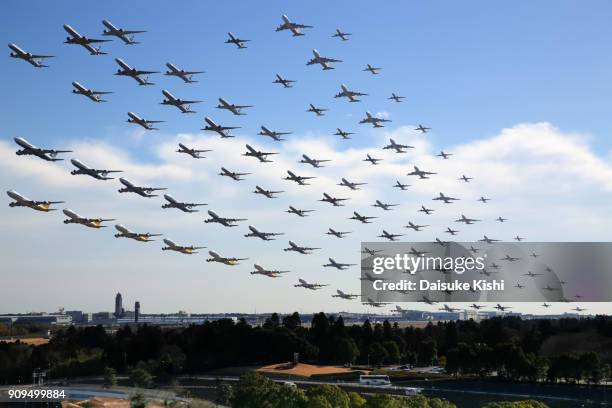 take off - air traffic stock pictures, royalty-free photos & images