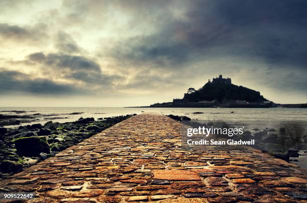 st michaels mount cornwall - marazion-cornwall-england photos et images de collection