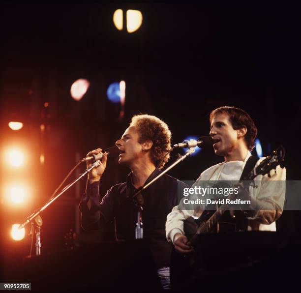 Garfunkel 98 Simon Garfunkel 1982 Photos & High Res Pictures - Getty Images