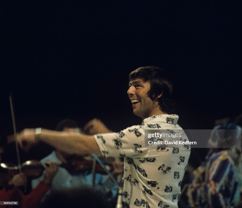 Les Peter Reed Les Reed conducting on stage circa late 1960's. News Photo - Getty Images