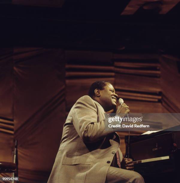 Pianist Oscar Peterson performs on stage at Ronnie Scott's in London, England in 1974.