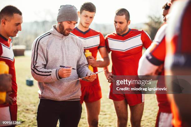 trainer sein team beratung - rugby sport stock-fotos und bilder