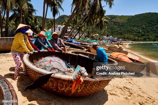 ban dao xuan tinh fishing village, central vietnam - phu yen province stock pictures, royalty-free photos & images