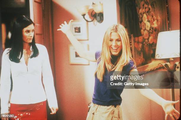 Courteney Cox and Jennifer Aniston star in Friends year VI. Photo NBC