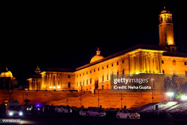 illuminated north block - rashtrapati bhavan - palácio presidencial rashtrapati bhawan imagens e fotografias de stock