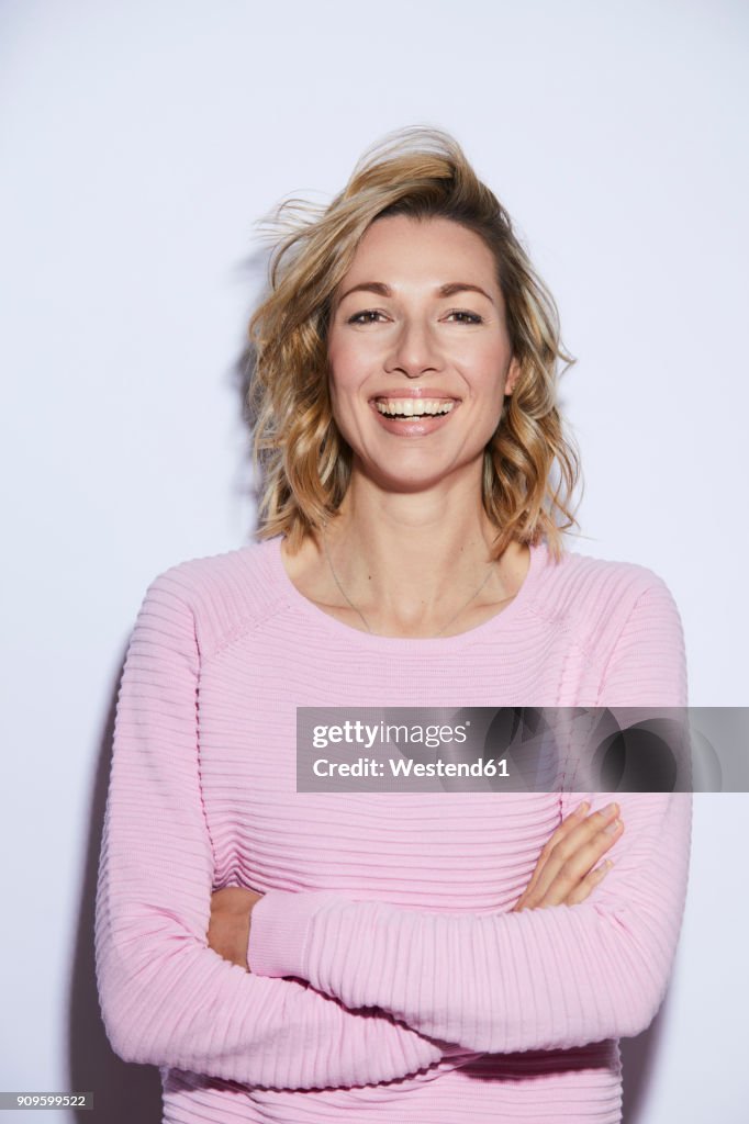 Portrait of blond woman, smiling, rosa pullover