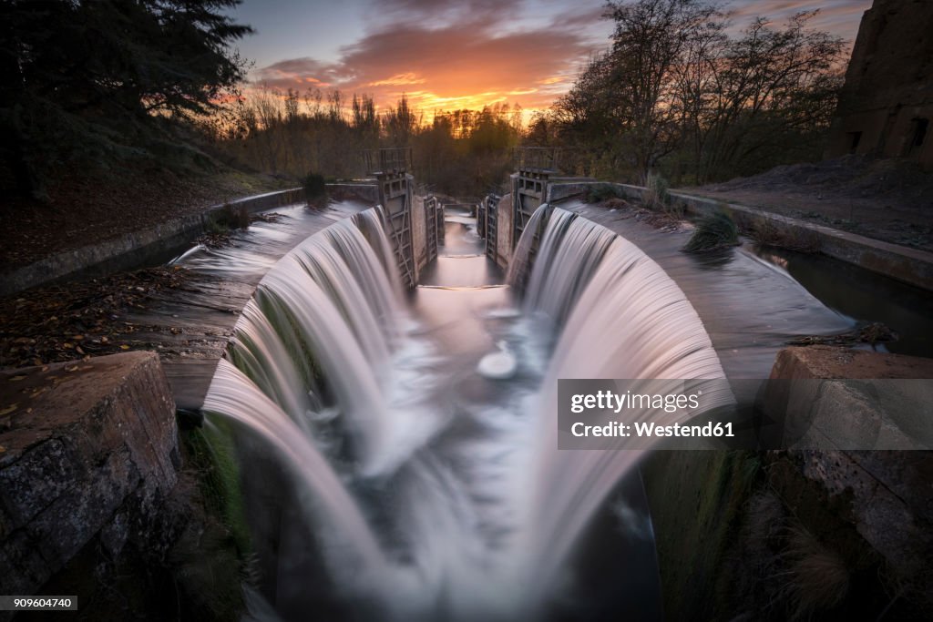 Spain, Palencia, Canal de Castilla, waterfall, long exposure at sunset