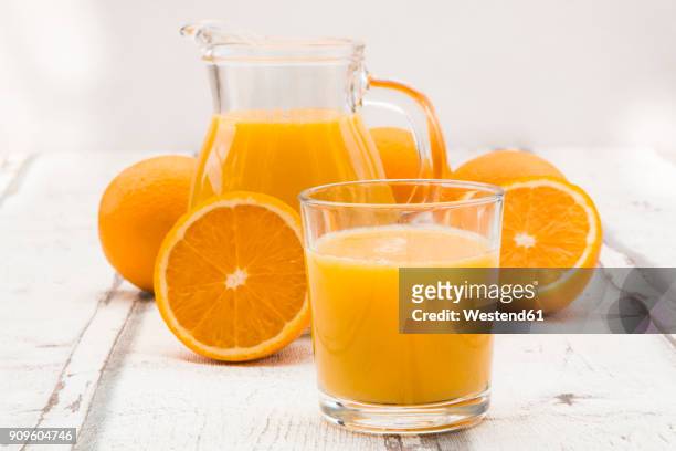 freshly squeezed orange juice - orange juice stock-fotos und bilder